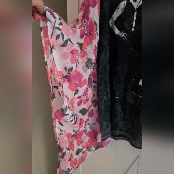 Fleetwood Mac Graphic Women's Top - Black and Pink - Picture 2 of 6